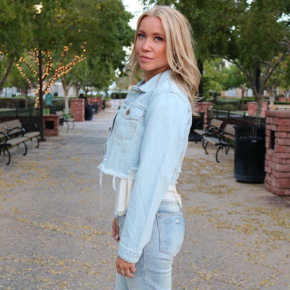 Raw Edge Crop Denim Jacket Light Wash - Picture 5 of 7